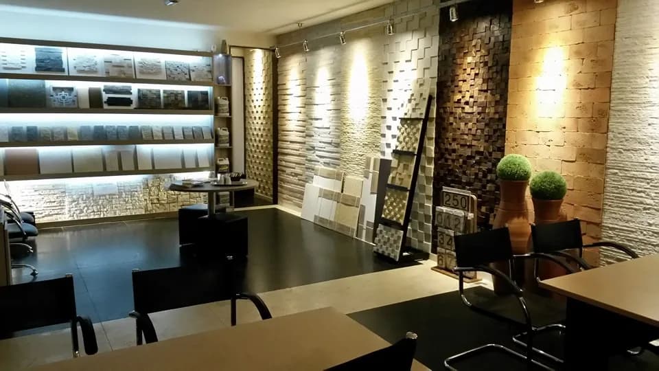 Interior do showroom da Pedras Treviso em São José, SC