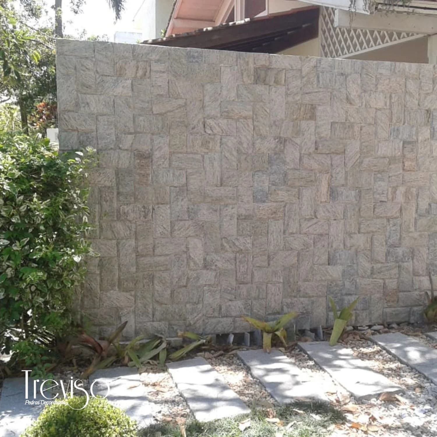 Pedra Madeira Almofadada Hover